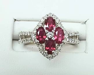 Exquisite Ruby and diamond ring in white gold
