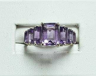 Amethyst ring in white gold