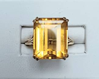 Citrine in yellow gold 