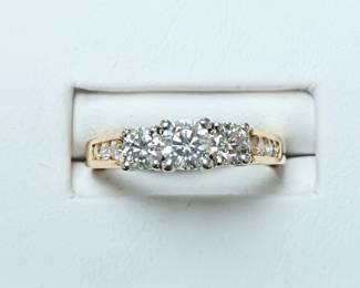 Three stone diamond ring in 14k yellow gold. 1 ct tw sz 7.25
