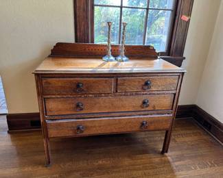 5	$190 	Oak small sideboard inlaid back 42x19x36	