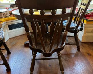 17	$200 	Kitchen solid table with 1 leave + 3 chairs 	