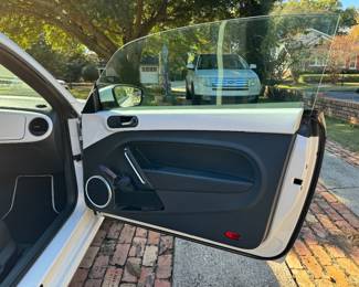 2013 VOLKSWAGEN BEETLE 3VWJP7AT7DM659260                  
100451 miles