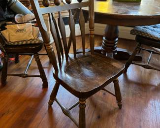 17	$200 	Kitchen solid table with 1 leave + 3 chairs 	