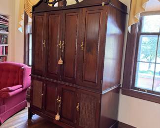 9	$495 	Mahogany & cane Bar/TV cabinet 88Tx58Wx26D	