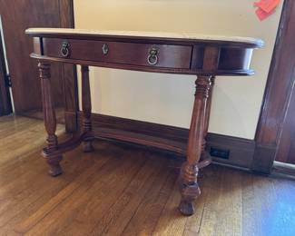 2	$180 	Console foyer composite oval top 45x20x30									