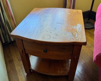 22	$150 	Broyhill console  52x17x30 + 1 side table 27x23x22									
