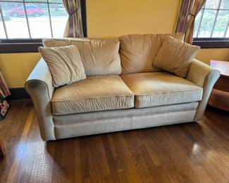 23	$150 	Made in USA Chartreuse green sofa/hideway bed full size bed - arm rest need cleaning 