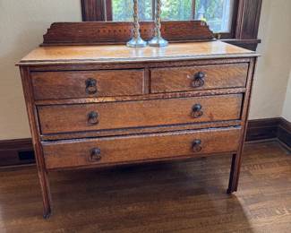 5	$190 	Oak small sideboard inlaid back 42x19x36	