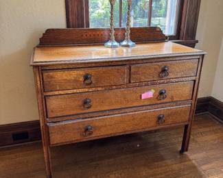5	$190 	Oak small sideboard inlaid back 42x19x36	