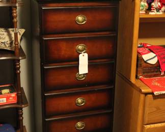 CHEST OF DRAWERS