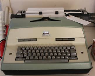 IBM ELECTRIC TYPEWRITER