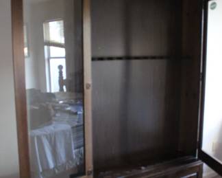 GUN CABINET (HOLDS 12 GUNS)
