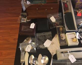 MISC JEWELRY, SILVERWARE, HUNTING KNIFE, POCKET KNIVES