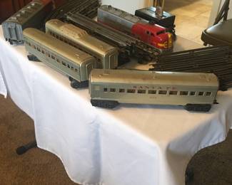 1951-1953 SANTA FE TRAIN SET, 27 TRACK PIECES, 1 ENGINE, 4 CARS, AND 1 TRANSFORMER