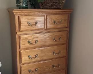 Oak chest of drawers