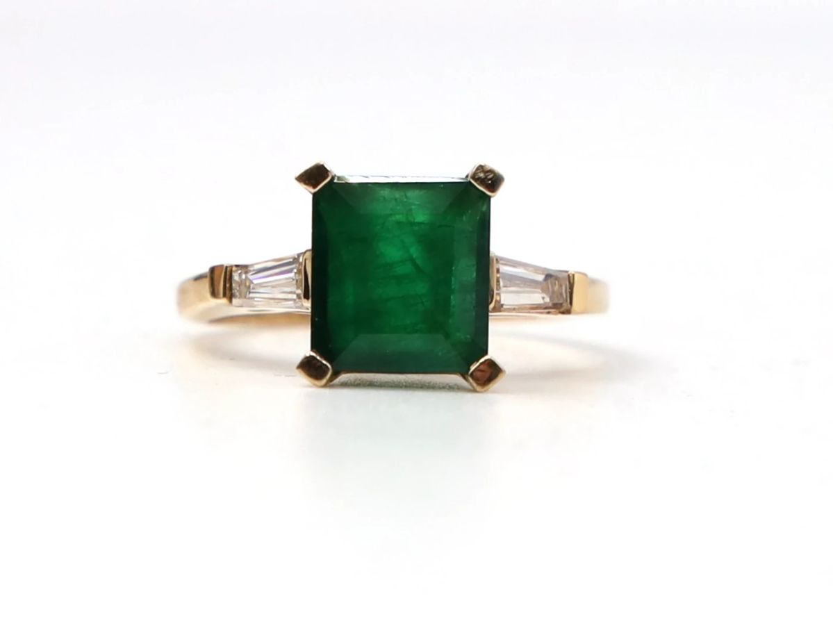 EMERALD AND DIAMOND RING