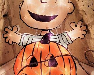 Vintage Linus Halloween lighted window decor 