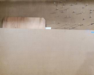 Pegboard and pegs
