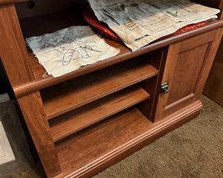 Entertainment cabinet