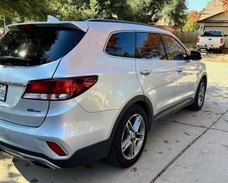 2017 Hyundai Santa Fe Ultimate. 99,500 miles. 