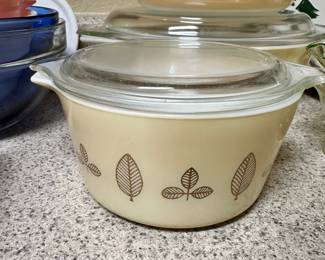 Vintage Pyrex. Gold Leaf