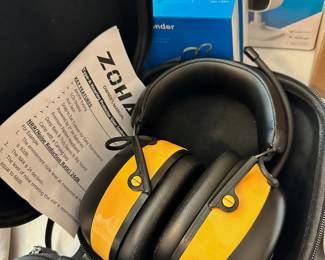 Noise reduction headphones