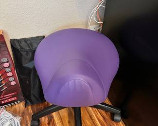 Ergonomic saddle chair