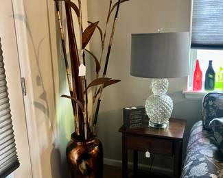 Table with USB Connection, Decor Items