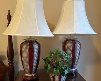 M34 - $35 for 3 pc set. Pair of matching lamps and vase. 