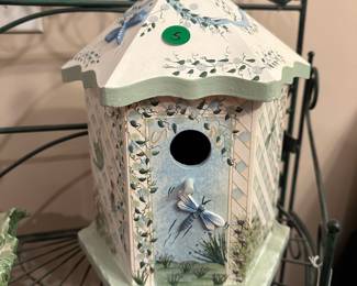 M121 - $5 decorative wooden birdhouse