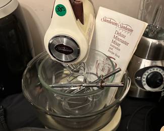 M141 - $35 Vintage sunbeam mixer with 2 bowls & beaters