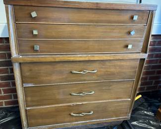 M107 - $30. vintage dresser needs cleaned up and in OK condition. 