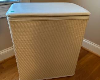 M32 - $10 vintage hamper. 