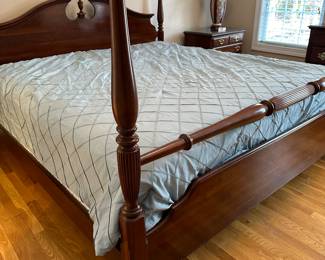 M23 - $450. Knob Creek Poster bed. Solid wood - sturdy.  Foot board has scratching (see photos). You're welcome to take the mattress but we plan to trash it. 