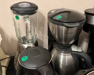 M138 - $6 water heater, $15 blender $15 coffee maker with stainless pot