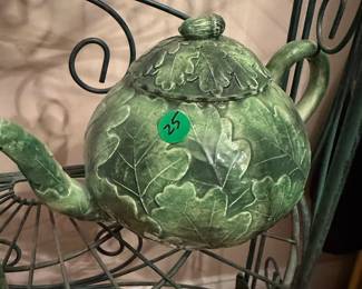 M123 - $25 vietri oak leaf teapot