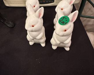 M129 - $5 4 pc rabbit napkin rings