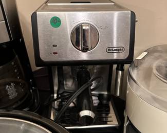 M135 - $10 DeLonghi espresso machine