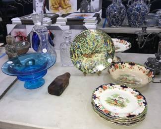 Home Decor and Royal Doulton Plate Set Orlando Auction