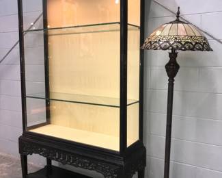 Display Cabinet and Floor Lamp Orlando Auction