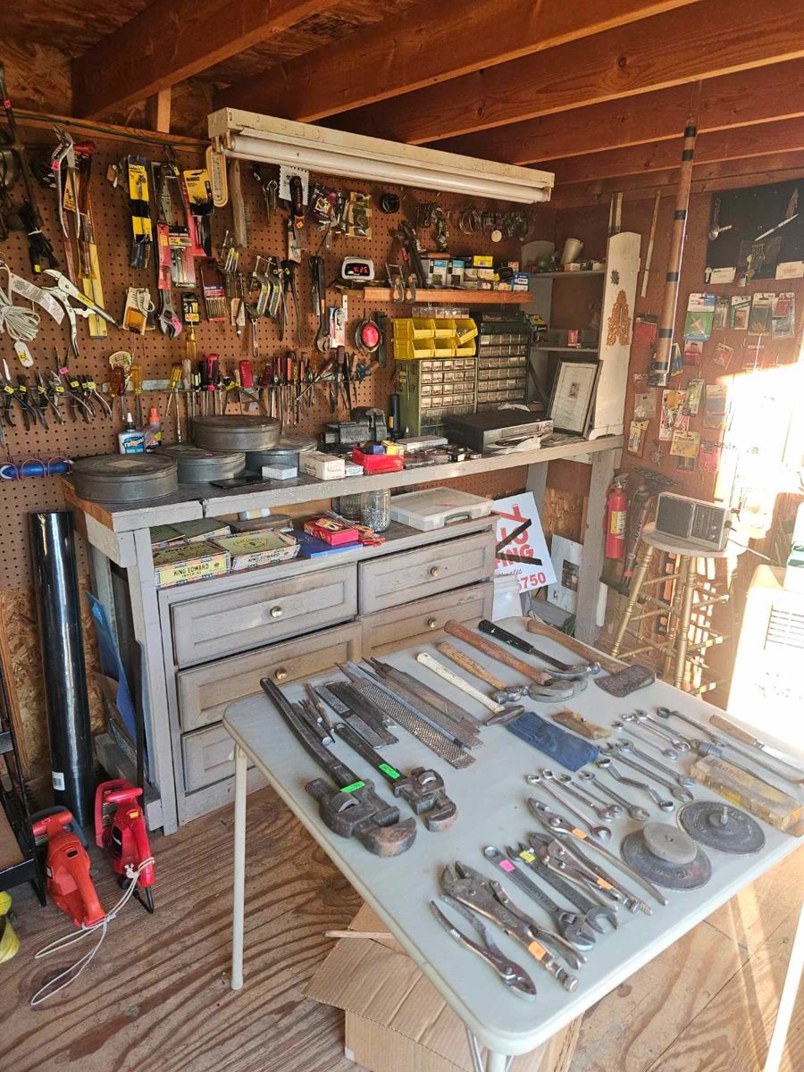 Treasure Hunt Alert Mineral Wells Estate Sale! starts on 12/8/2023