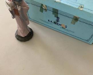 Gorgeous Lladro Piece