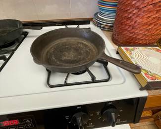 10 inch cast iron skillet - Taiwan 