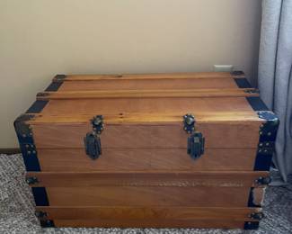 Small foot locker/ chest with brown felt interior