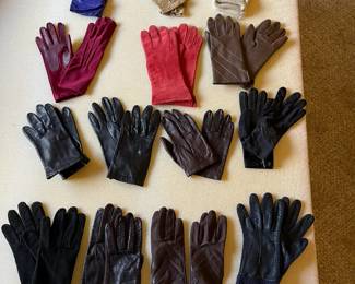 Elegant ladies leather and polyester gloves, size 7 and 7 1/2