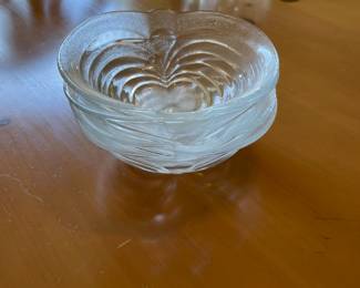Set of four stackable fruit bowls 