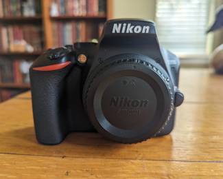 Nikon D3500 4420 shutter count includes 2 batteries and charger