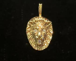 14k  lion with diamond eyes pendant