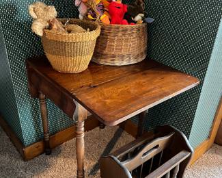 Small antique drop-leaf table; wood magazine rack; baskets.